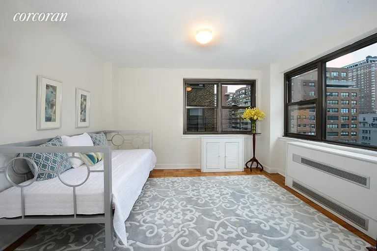 New York City Real Estate | View 233 East 69th Street, 11J | room 4 | View 5