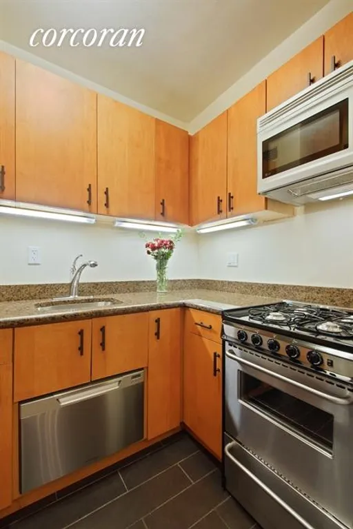 New York City Real Estate | View 333 East 46th Street, 9C | Perfectly designed, efficient kitchen | View 4