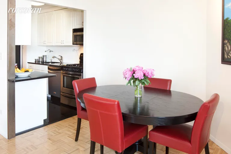 New York City Real Estate | View 1601 Third Avenue, 28H | The Perfect Dining Alcove! | View 3