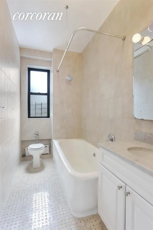 New York City Real Estate | View 30 West 70th Street, 7B | Master Bathroom | View 4