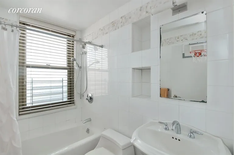 New York City Real Estate | View 301 East 79th Street, 33H | Renovated Windowed Bathroom | View 7