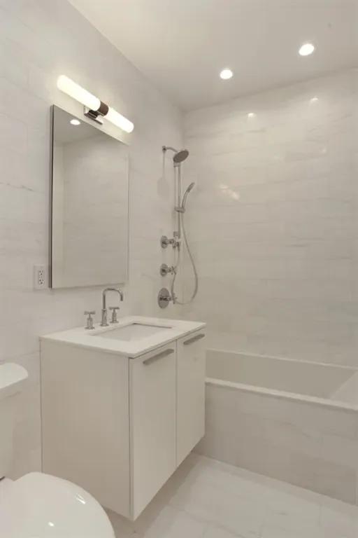 New York City Real Estate | View 34 West 88th Street, 3 | 2nd Bathroom | View 8