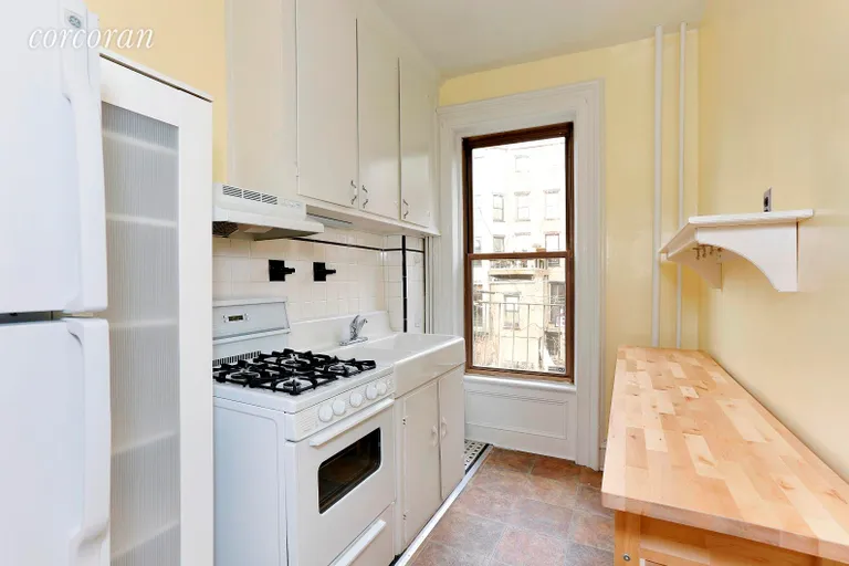 New York City Real Estate | View 305 Vanderbilt Avenue, 2 | Kitchen | View 4