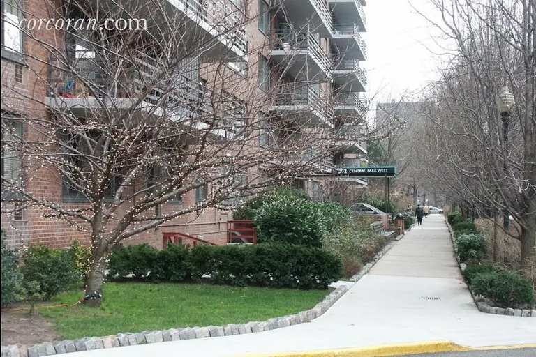 New York City Real Estate | View 392 Central Park West, 17G | South Walkway | View 6