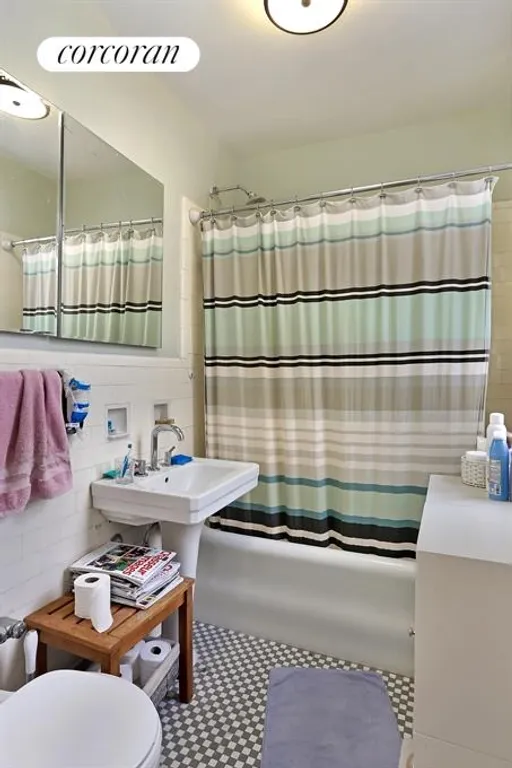 New York City Real Estate | View 825 West End Avenue, 10G | Master Bathroom | View 8