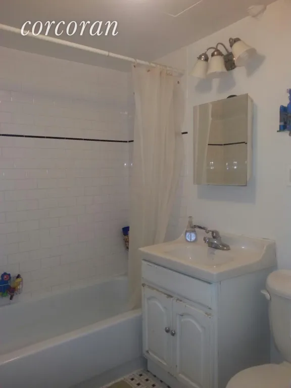 New York City Real Estate | View 115 State Street, GDN | Full-size Bathtub and Shower | View 6