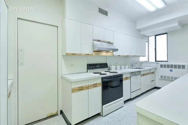 New York City Real Estate | View 700 Park Avenue, 7C | Kitchen | View 10