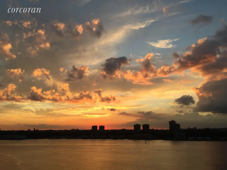 New York City Real Estate | View 100 Riverside Boulevard, 18D | Stunning sunsets | View 11