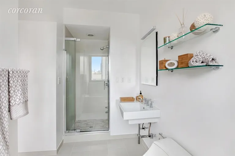 New York City Real Estate | View 200 East 61st Street, 14G | Bathroom | View 12