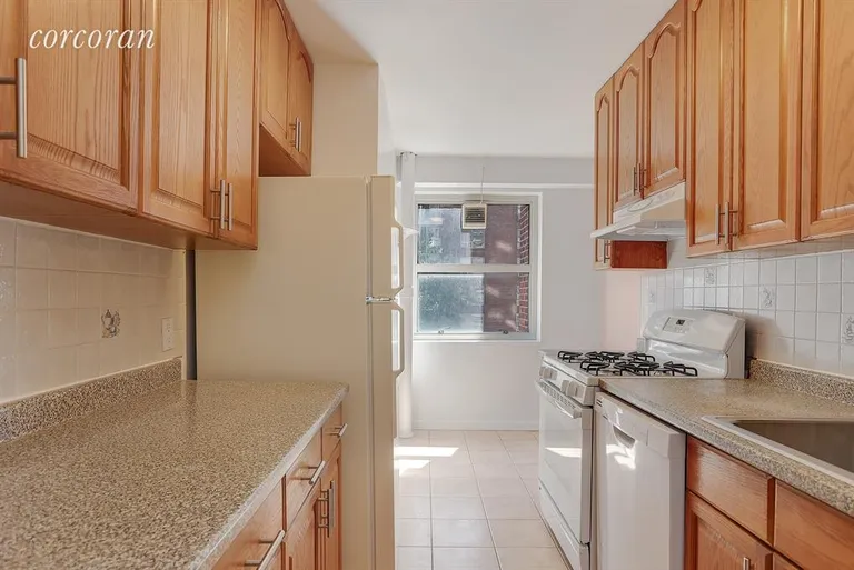 New York City Real Estate | View 100 La Salle Street, 7D | Kitchen | View 3
