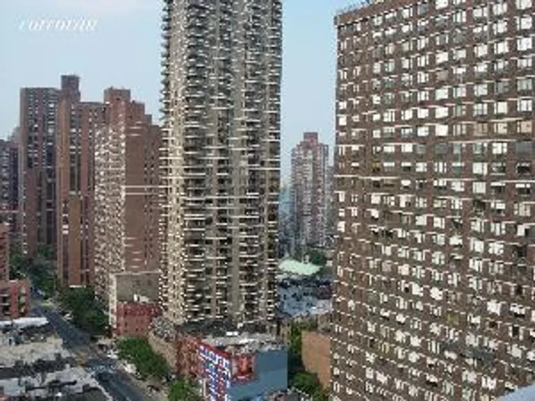 New York City Real Estate | View 170 East 87th Street, W21A | room 1 | View 2