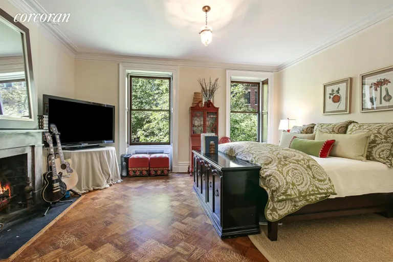New York City Real Estate | View 7 East 81st Street, 3 | Kingsized Bedroom with Wood burning Fireplace | View 2