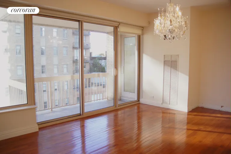 New York City Real Estate | View 200 East 69th Street, 11A | room 7 | View 8