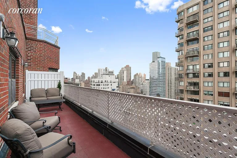 New York City Real Estate | View 165 East 72Nd Street, 20L | 3 Beds, 2 Baths | View 1