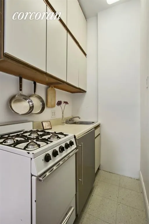 New York City Real Estate | View 615 West 113th Street, 64 | Kitchen | View 2
