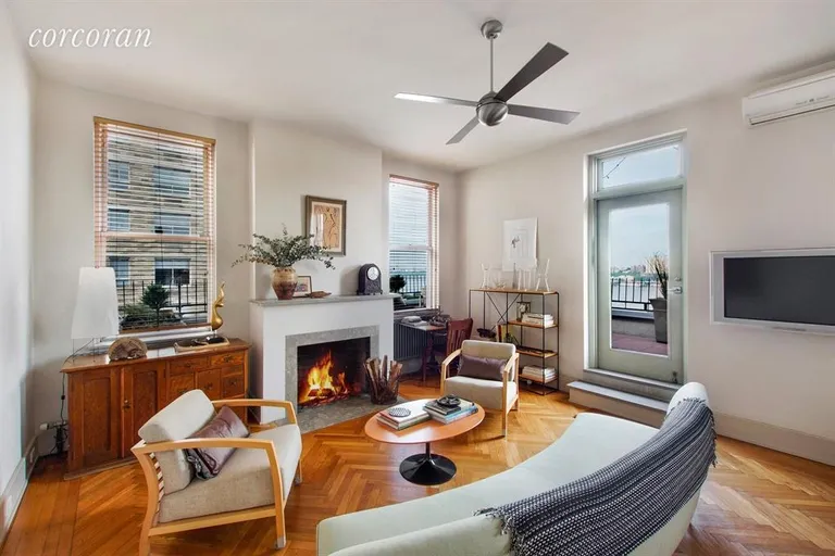 New York City Real Estate | View 440 West End Avenue, PH17B | Corner Living Room | View 2