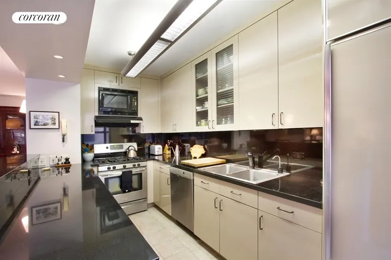 New York City Real Estate | View 1025 Fifth Avenue, 5GN | Kitchen | View 3