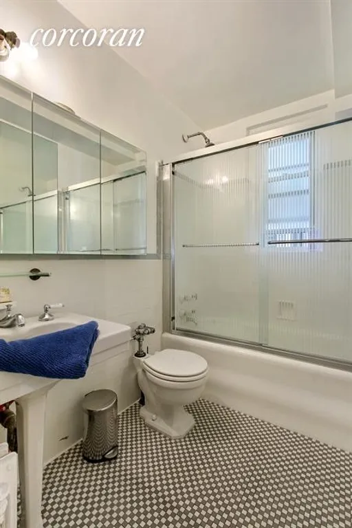 New York City Real Estate | View 400 East 59th Street, 6H | Bathroom | View 3