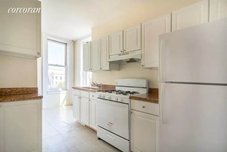 New York City Real Estate | View 814 Manhattan Avenue, 3R | room 3 | View 4