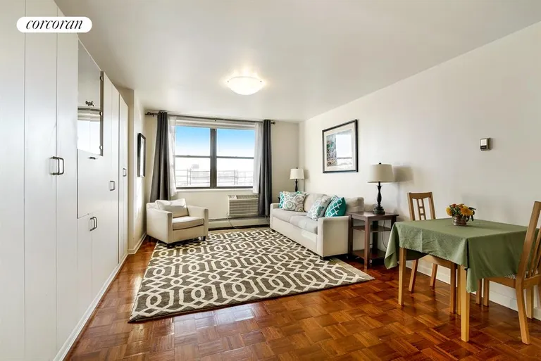 New York City Real Estate | View 156 Sackett Street, 6C | 2 Beds, 1 Bath | View 1