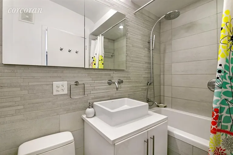 New York City Real Estate | View 390 Lorimer Street, 1A | Bathroom | View 5
