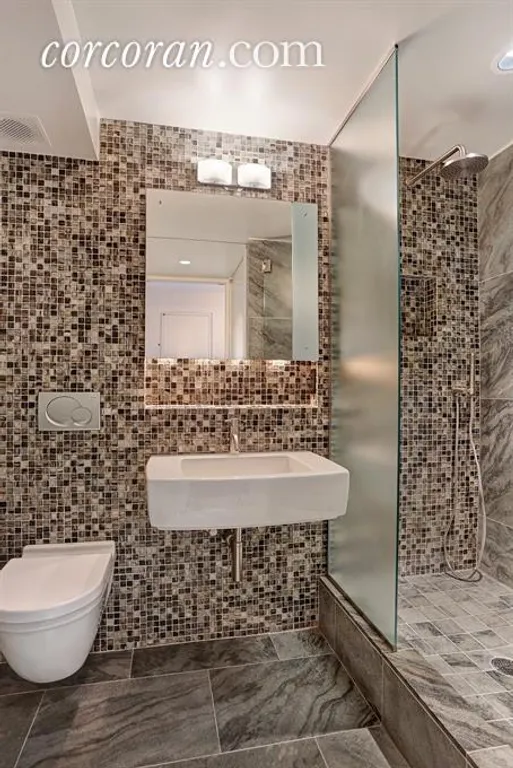 New York City Real Estate | View 880 Fifth Avenue, 7C | Second Bath with shower | View 9