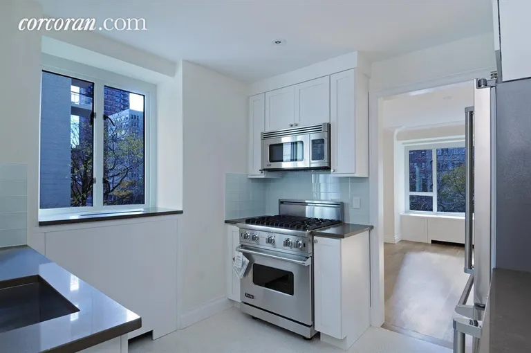 New York City Real Estate | View 200 East 66th Street, B404 | Kitchen | View 4