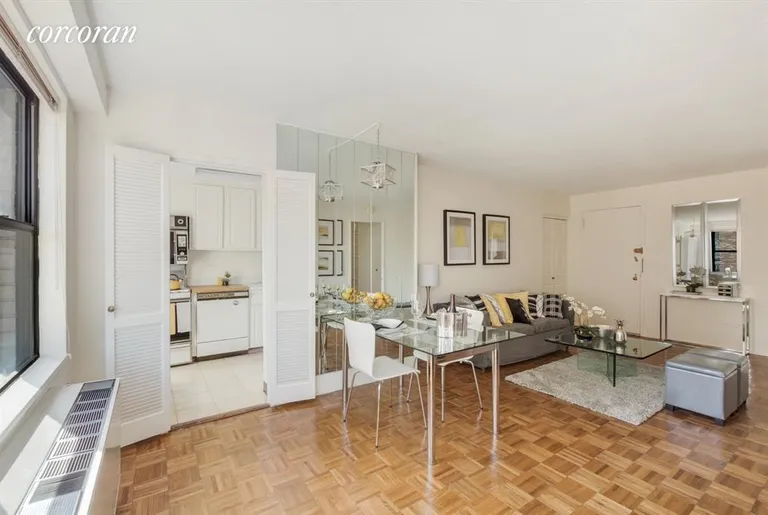 New York City Real Estate | View 1065 Park Avenue, 18D | Comfortable, stylish dining!
 | View 4