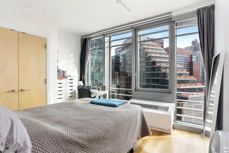 New York City Real Estate | View 550 West 54th Street, 1734 | Bedroom | View 4
