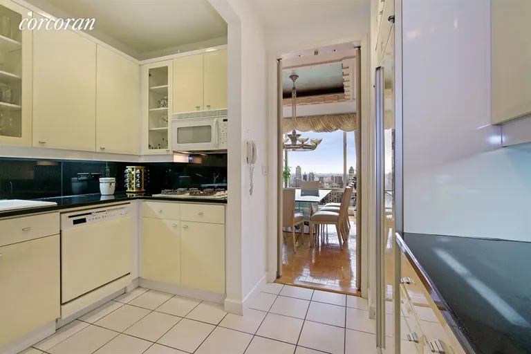 New York City Real Estate | View 1 Central Park West, 42B | Spacious Eat-In Kitchen | View 4