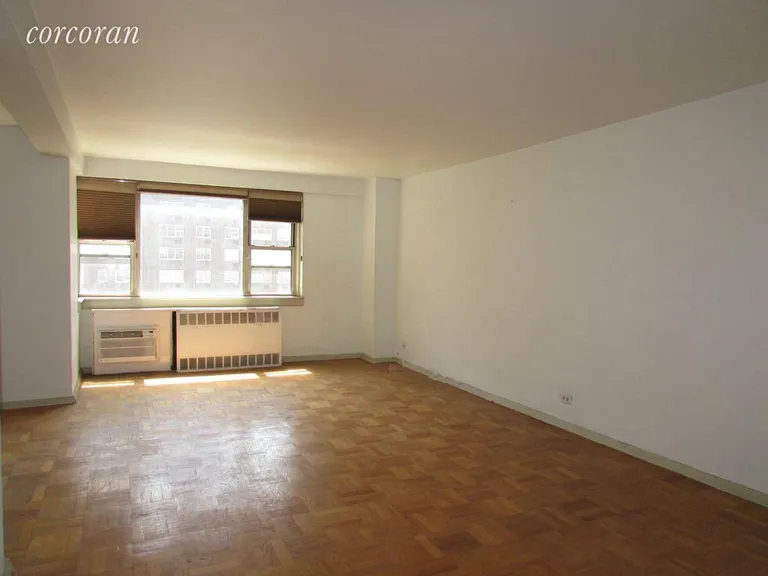 New York City Real Estate | View 30 West 60th Street, 9V | Living Room | View 2