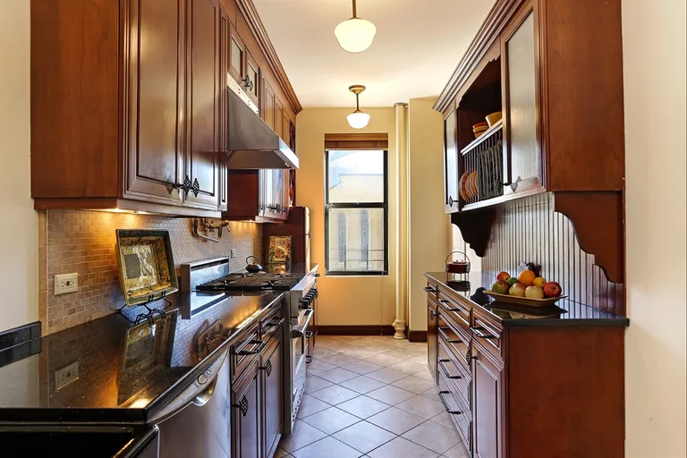 New York City Real Estate | View 221 West 82nd Street, 6AB | Beautifully renovated chef's kitchen | View 4