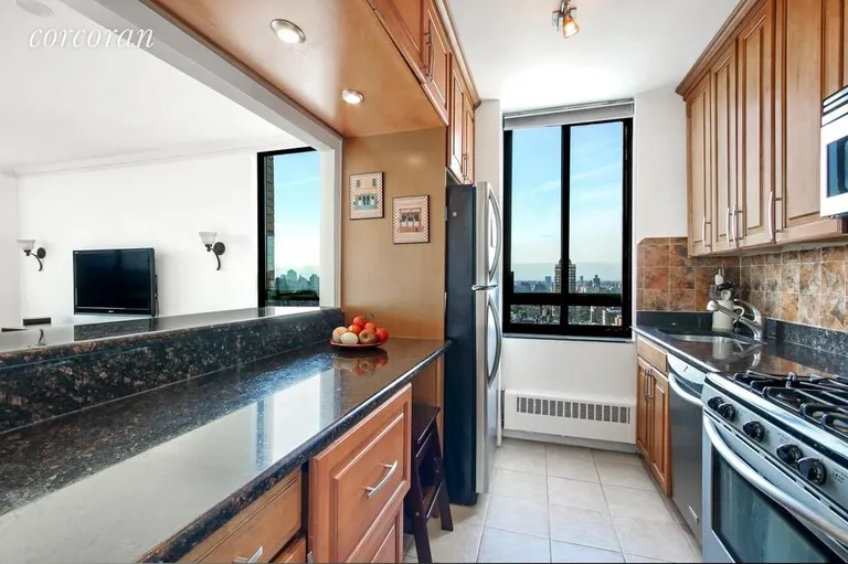 New York City Real Estate | View 171 East 84th Street, 32E | room 1 | View 2
