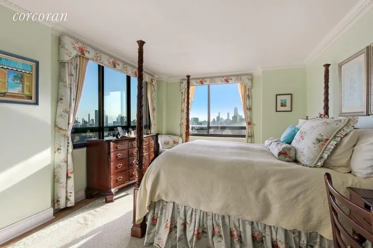 New York City Real Estate | View 171 East 84th Street, 32E | room 2 | View 3