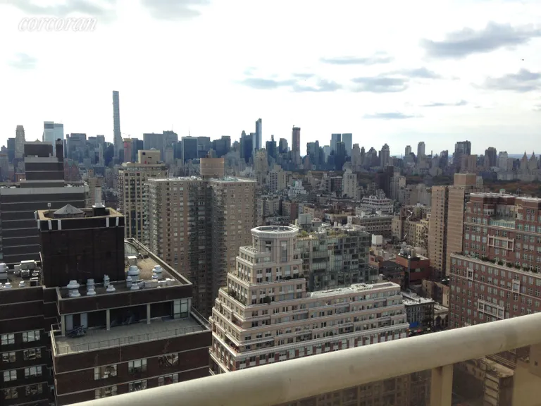 New York City Real Estate | View 200 East 89th Street, 40E | room 4 | View 5