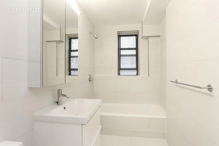New York City Real Estate | View 111 East 88th Street, 6D | Bathroom | View 7