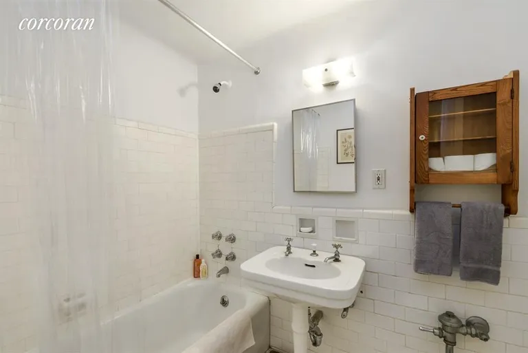 New York City Real Estate | View 59 Pineapple Street, 2J | Windowed Bath | View 3