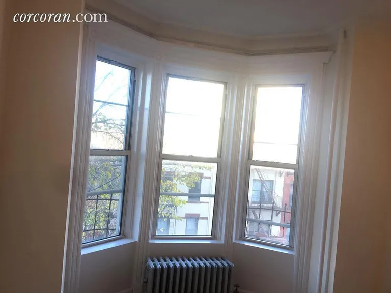 New York City Real Estate | View 219 5th Avenue, L4 | Bay Windows | View 2