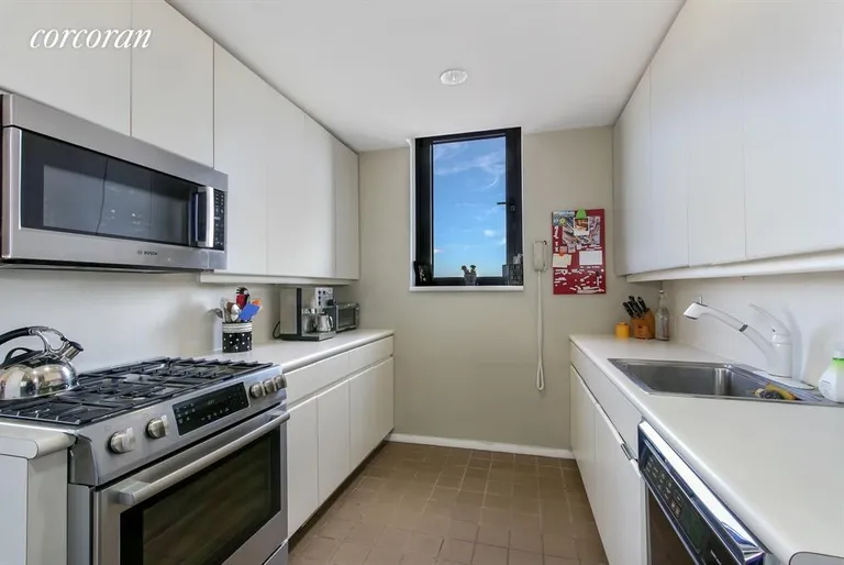 New York City Real Estate | View 100 United Nations Plaza, 48A-PH | Bright spacious kitchen for entertaining pleasure. | View 4