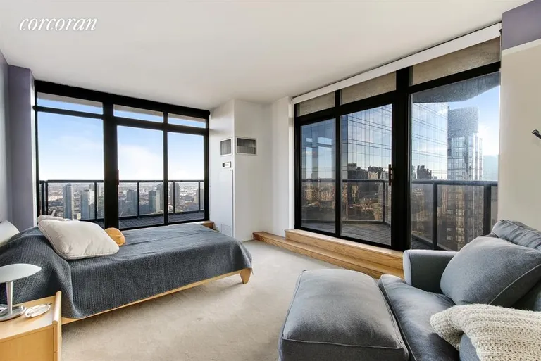 New York City Real Estate | View 100 United Nations Plaza, 48A-PH | Elegant master w/ walk-in closet & marble bathroom | View 5