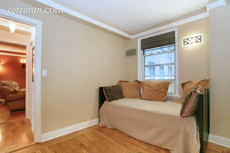 New York City Real Estate | View 333 East 43rd Street, 305 | room 3 | View 4