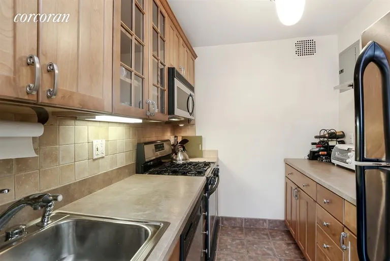 New York City Real Estate | View 300 East 71st Street, 7F | Kitchen | View 6