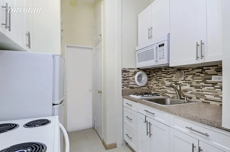 New York City Real Estate | View 430 East 85th Street, 1B | room 2 | View 3