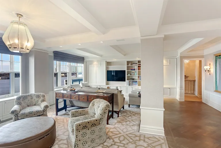 New York City Real Estate | View 33 Riverside Drive, 13AB | Spectacular 22' x 31' living room on the water | View 2