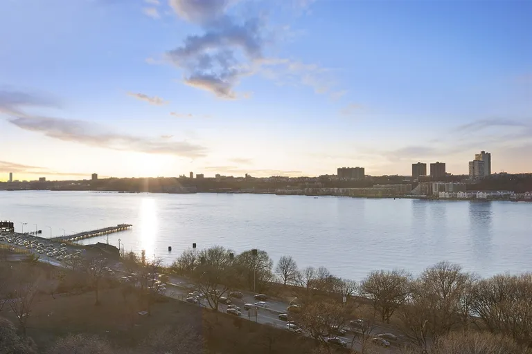 New York City Real Estate | View 33 Riverside Drive, 13AB | Breathtaking river views from master suite | View 11