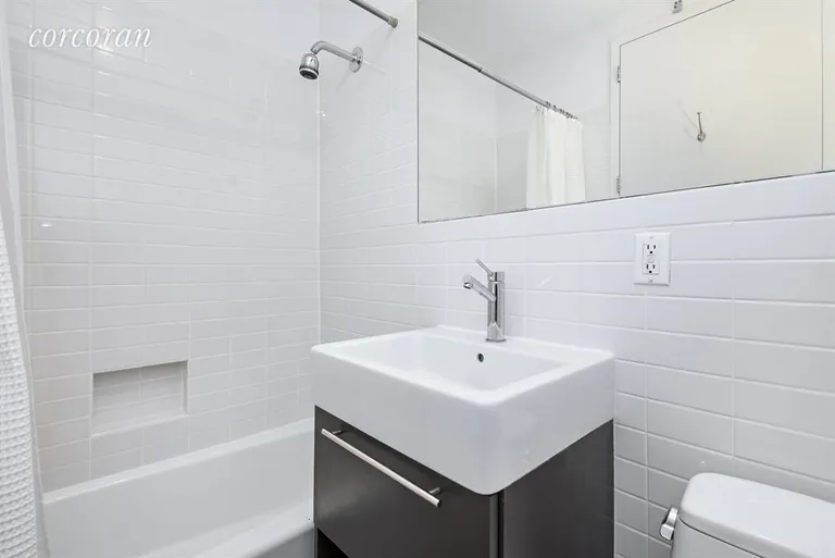 New York City Real Estate | View 970 Kent Avenue, 213 | 2nd Bathroom | View 6