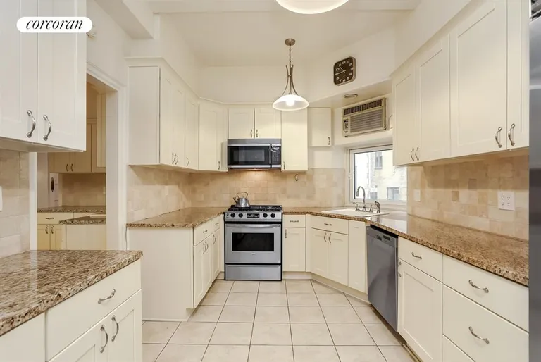 New York City Real Estate | View 885 Park Avenue, 9B | Windowed Kitchen w/Breakfast Room | View 6