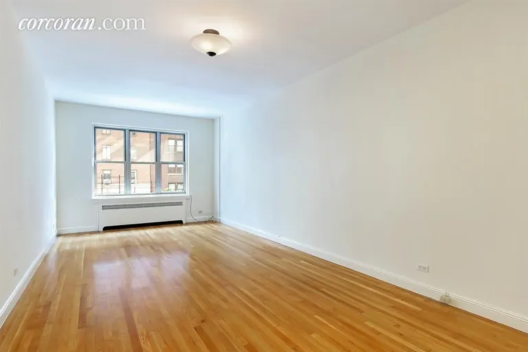 New York City Real Estate | View 50 East 86th Street, 5A | Approx. 900 sqft of room to enjoy in this home!  | View 2