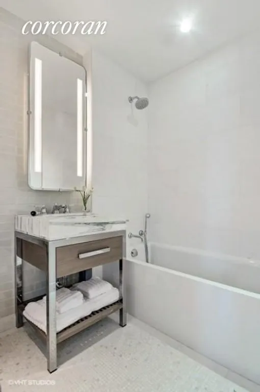 New York City Real Estate | View 389 East 89th Street, 6C | Master Bathroom | View 4