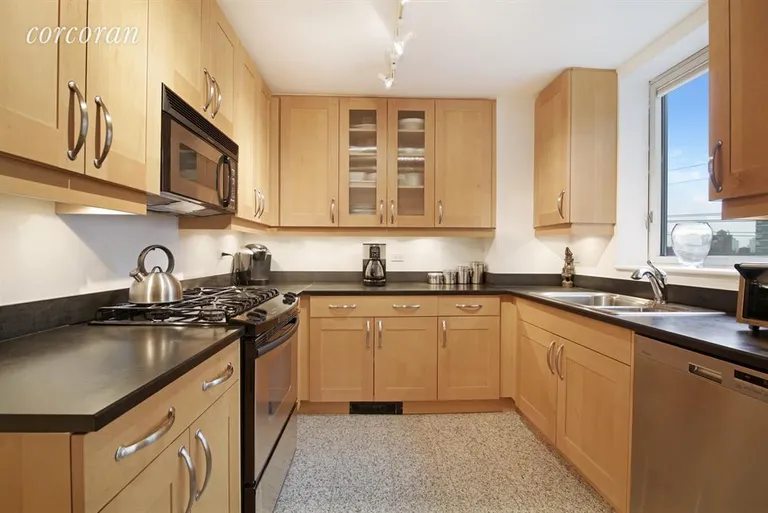 New York City Real Estate | View 401 East 60th Street, 17A | Kitchen | View 2